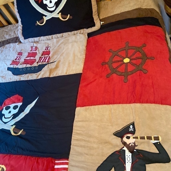 Sweet JoJo 5-piece Boy's Pirate Bedding Set full size - Picture 8 of 12